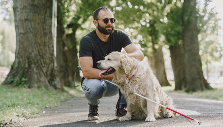 Blinde man met hond